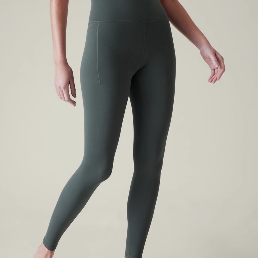 Athleta Salutation Stash Pocket Legging
